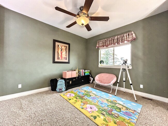 Building Photo - 717 Black Arrow Dr