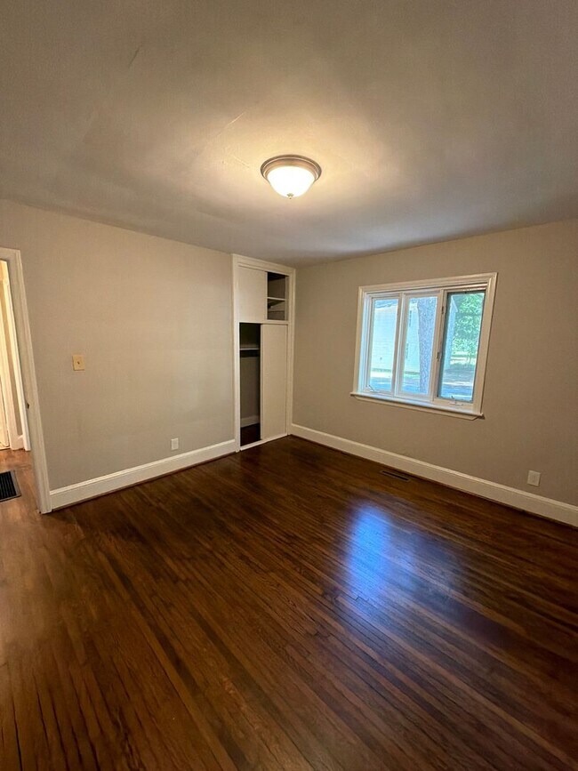 Building Photo - T.R. Lawing Realty Property
