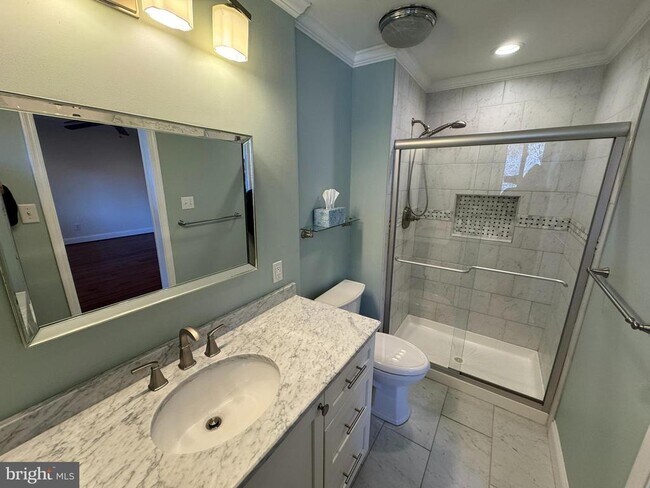 Building Photo - 1002 Worthington Dr