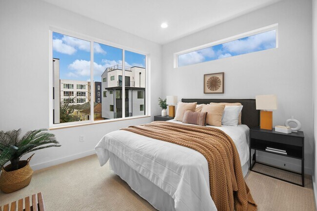 Building Photo - New Luxury Townhome in Seattle 2bed/2bath ...