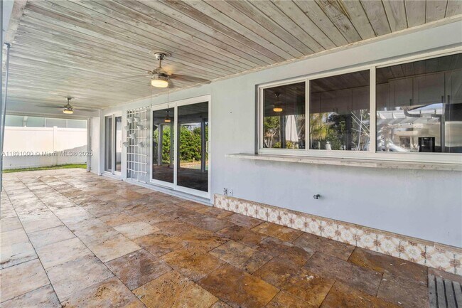 Building Photo - 2770 NE 8th Ct