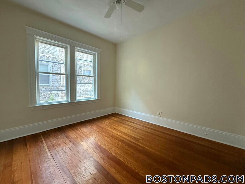 Building Photo - 45 Warner St