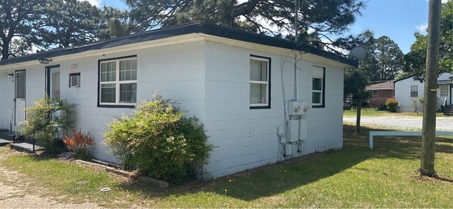 Building Photo - 1110 Charlie Dr