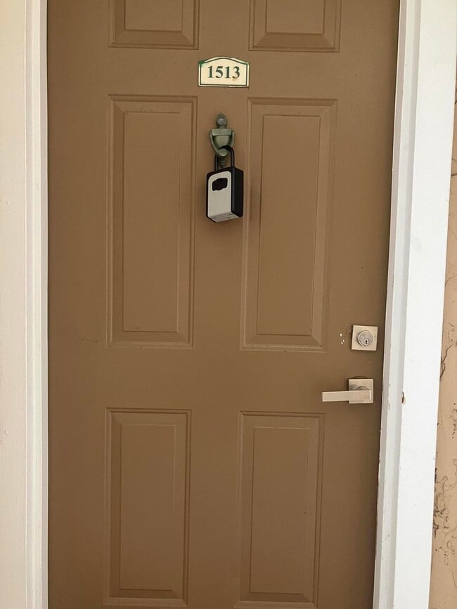 Building Photo - 7667 N Wickham Rd