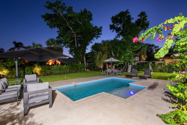 Building Photo - 612 Montezuma Dr