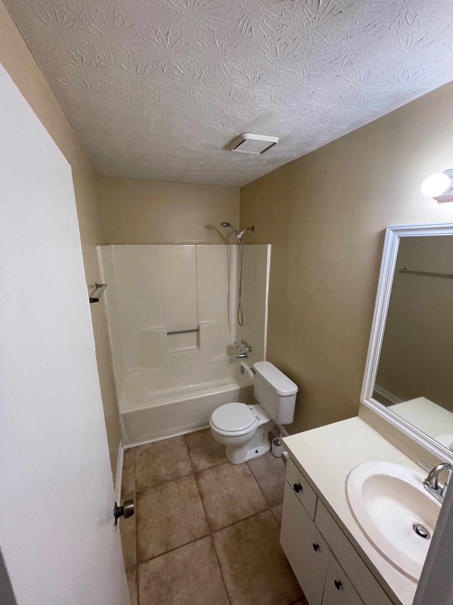Building Photo - 2641 Union Cir