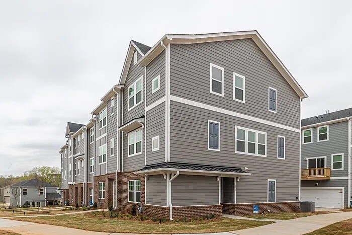 Building Photo - Room in Townhome on Bryce Ave