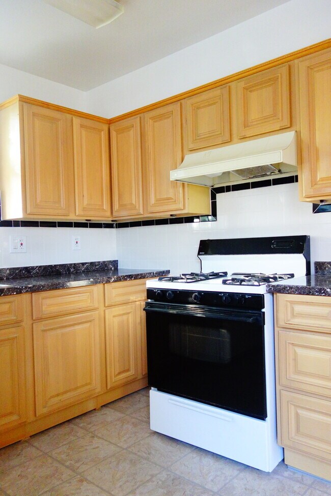 Building Photo - 8007 Garland Ave