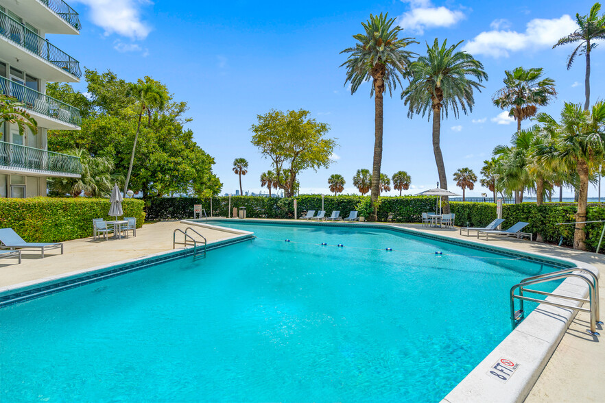 Building Photo - 1408 Brickell Bay Dr