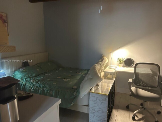 Building Photo - 6431 SW 64th Ct