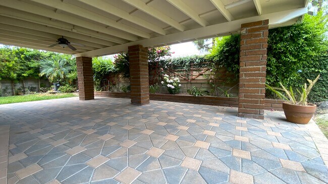Building Photo - 17505 Kensington Cir