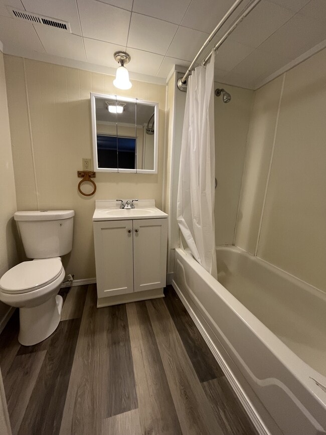 Building Photo - 114 Moffett Ave