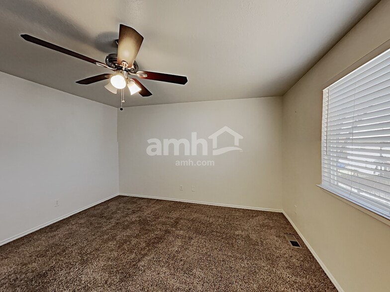 Building Photo - 435 S 120 W