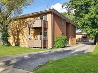 Building Photo - WARNING: YOU MAY FALL IN LOVE with this 2 Bed, 1 Bath Apartment!