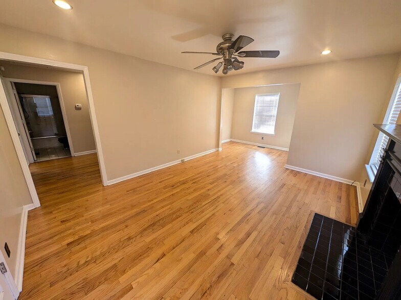 Building Photo - 1025 Brookhurst Dr