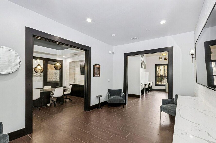 Building Photo - 6401 Escena Blvd