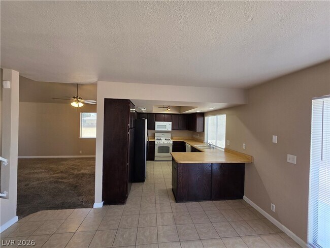 Building Photo - 1745 Mt Hood St