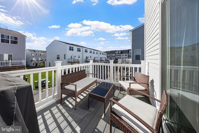 Building Photo - 973 Skylar Ct.