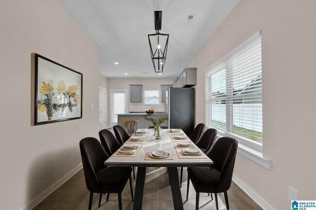 Building Photo - 170 Kings Wy