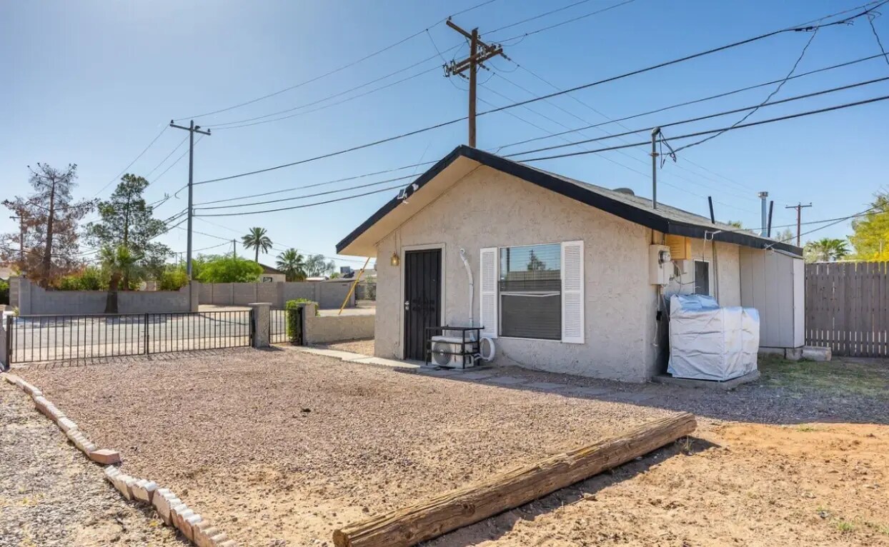 Building Photo - 809 N Arbor Ave