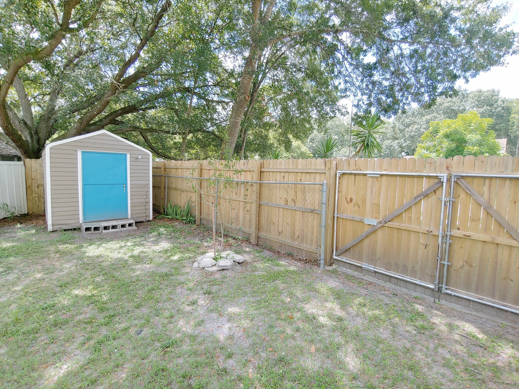 Building Photo - 2809 Cedaridge Dr