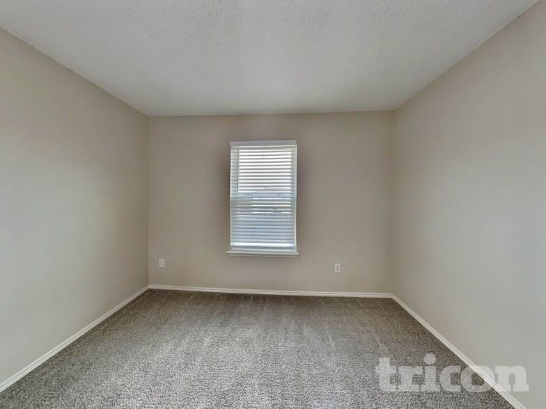 Building Photo - 637 Aqua Dr