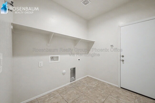 Building Photo - 2431 S 46th St
