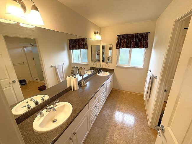 Building Photo - Maui Lani - Furnished 4-bedroom, 3-bathroom home with a 2 car garage