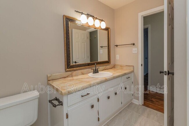 Building Photo - 250 Brooks Dr