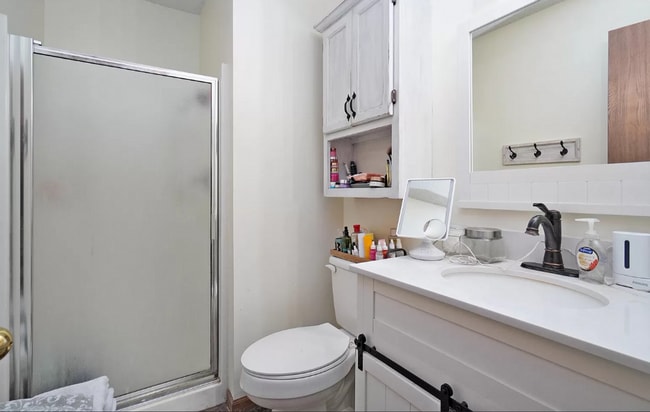 Building Photo - LEASING