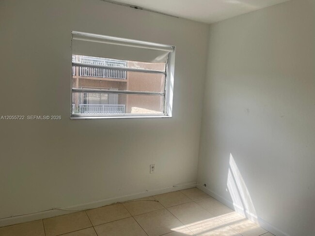 Building Photo - 3522 NE 171 St