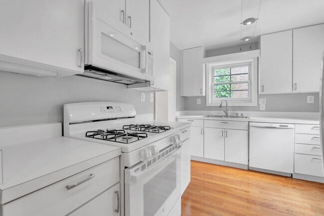 Building Photo - 4306 Alton Pl NW