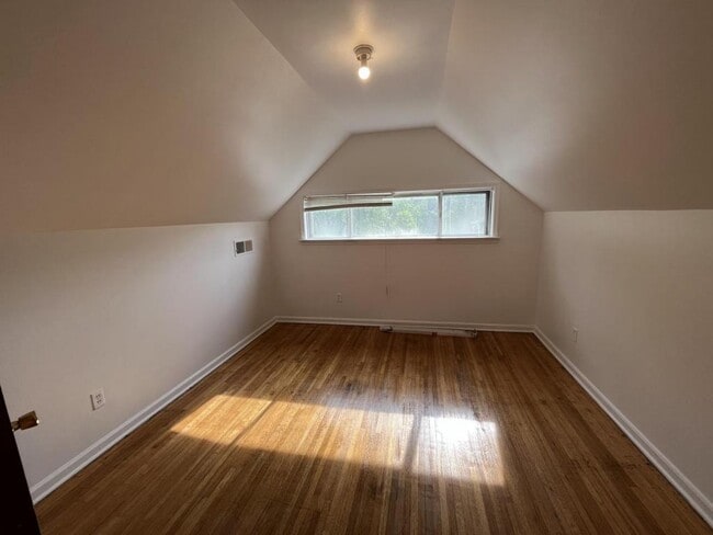 Building Photo - 2870 Dumbarton Oaks Dr