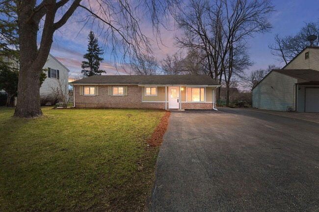 Building Photo - 533 Redwood Rd