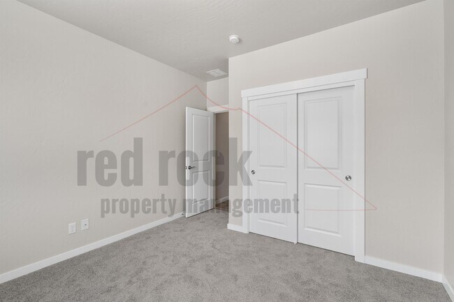 Building Photo - 1328 N Tschirley St