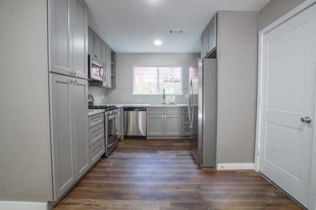 Building Photo - 4131 Lufborough Dr