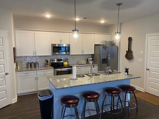 Building Photo - 2635 Cason Ln