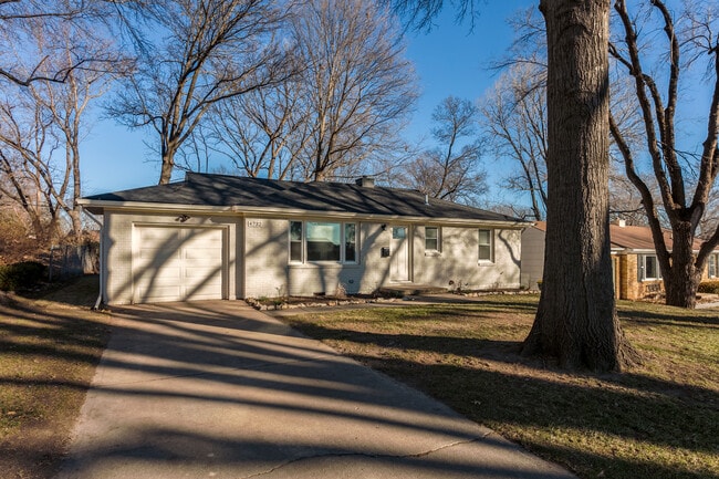 Building Photo - 4732 W 61st Terrace