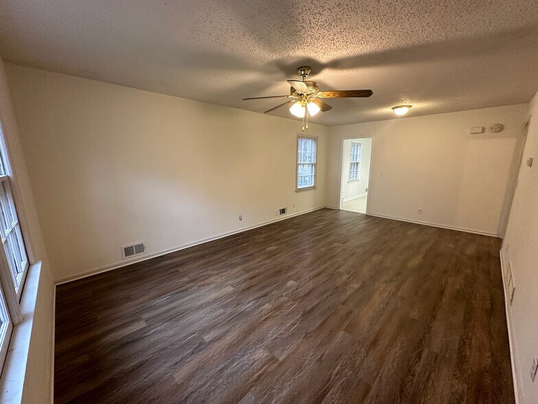 Building Photo - 195 N Etowah Dr