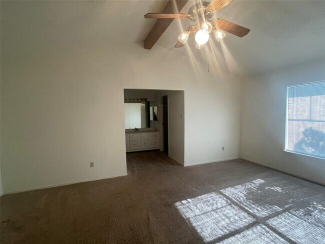 Building Photo - 16502 Lonesome Quail Dr