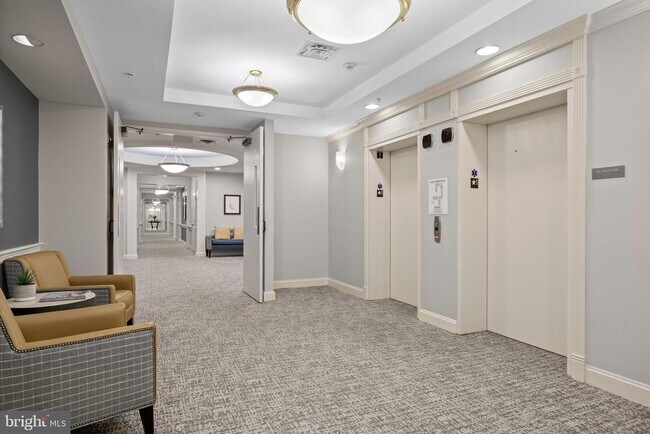 Building Photo - 170 Greentree Rd