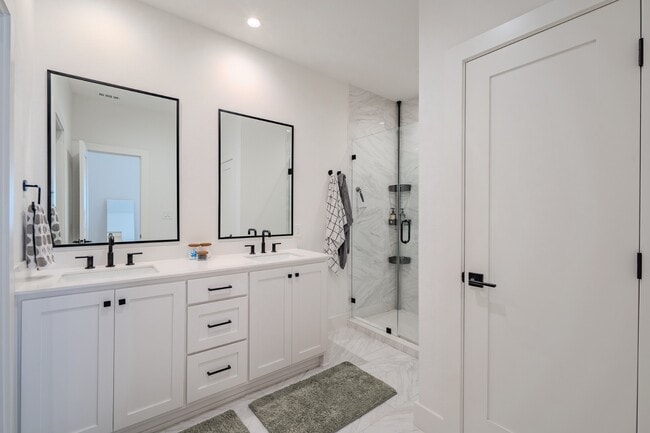 Building Photo - 7207 Gaston Ave