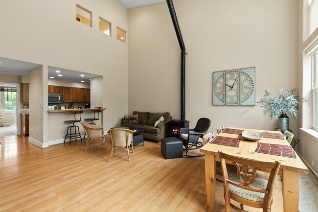 Building Photo - 562 Evans Ct