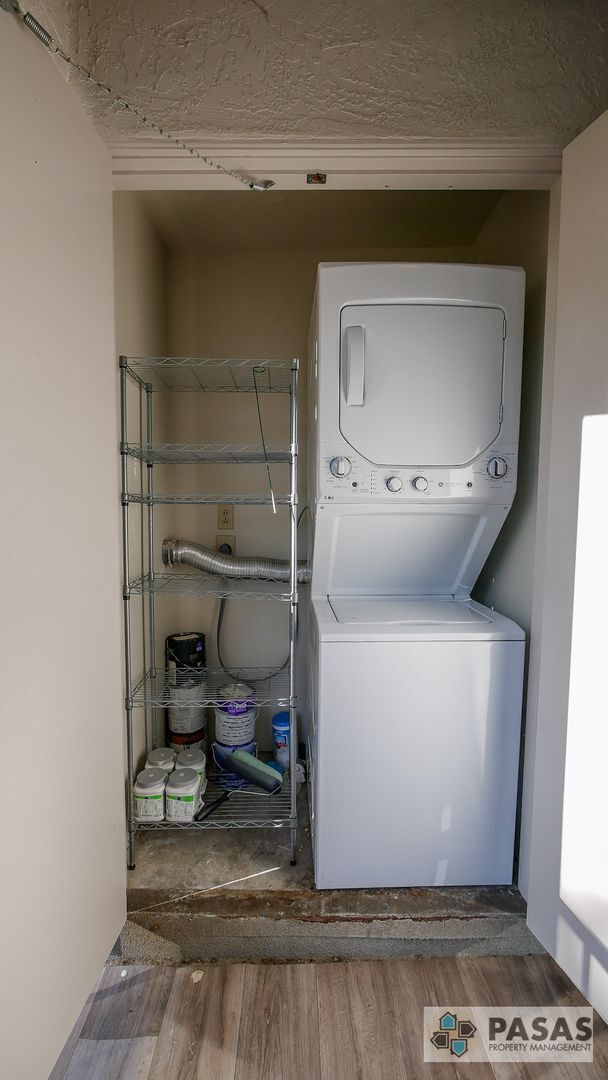 Building Photo - Bright Upgraded Condo w/ Quartz Kitchen, Covered Parking, Pool & Spa