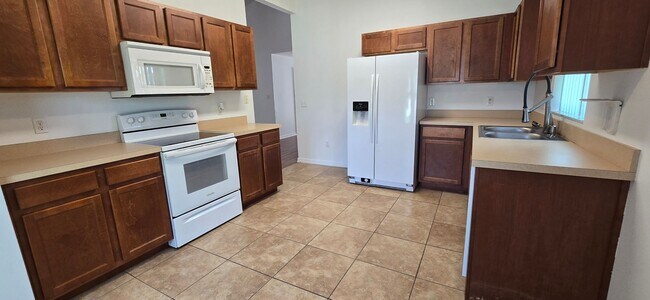 Building Photo - 1500 Kayuni Dr