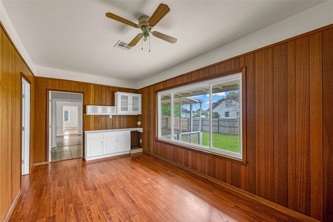 Building Photo - 2527 Avenue G