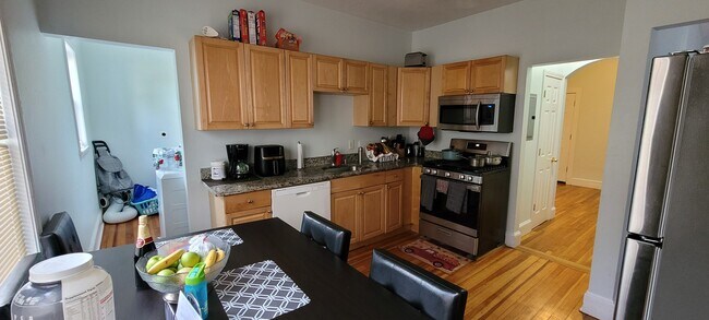 Primary Photo - 32 Bellevue St
