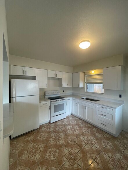 Building Photo - 403 S Orion Ave