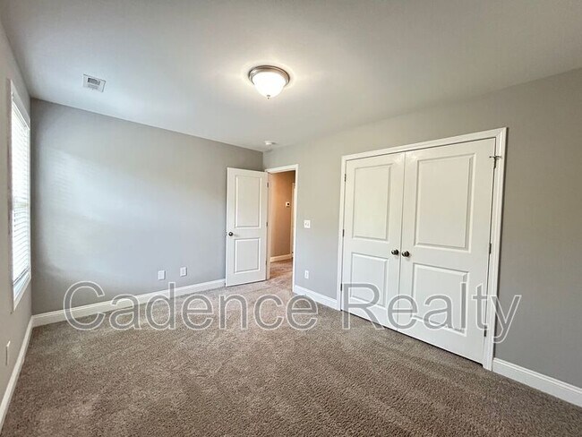 Building Photo - 1543 Grey Cliff Run