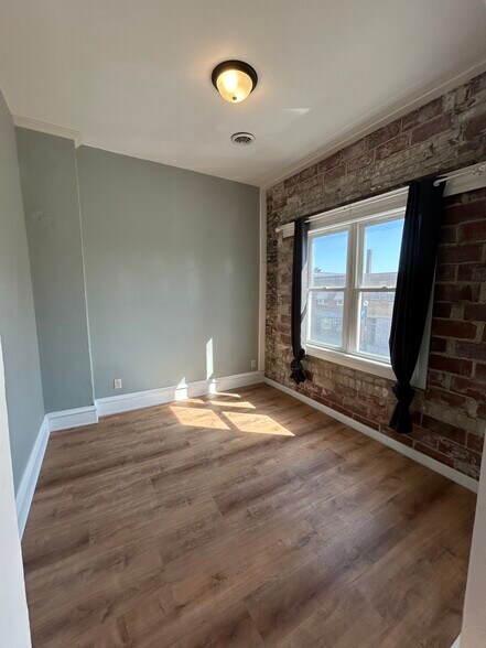 Building Photo - 205 N Sibley Ave